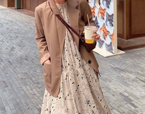 褐色配什么顏色「褐色配什么顏色最搭配」 